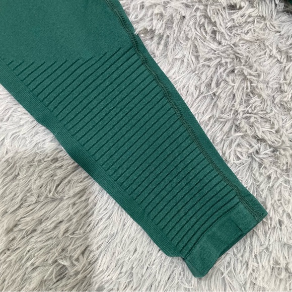 Booty Scrunch Leggings 🍑 - Picture 11 of 15